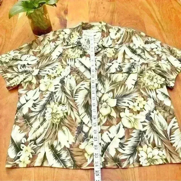 Vintage oversized Hawaiian floral short sleeves button down blouse shirt - Picture 11 of 13